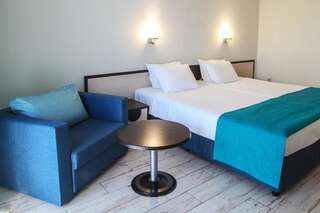 Отель Smartline Meridian Hotel Солнечный Берег Двухместный номер с 2 отдельными кроватями и балконом-4